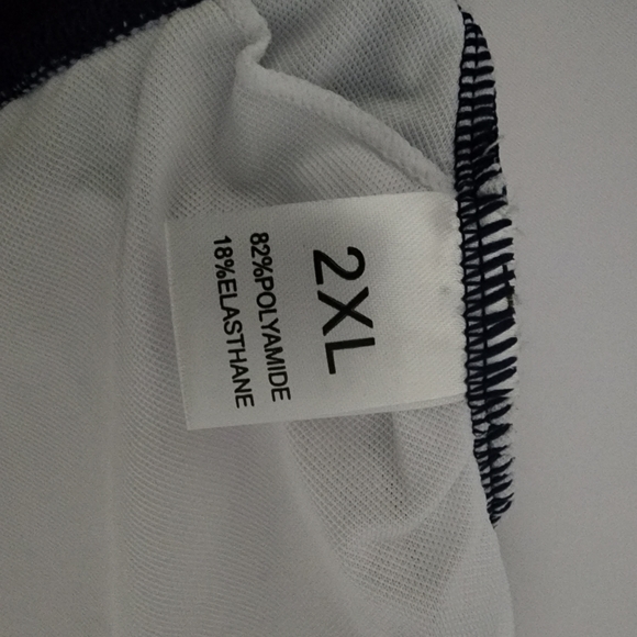 Womens Plus Size 2XL Swim Top, Multi Colored Design - Picture 6 of 9